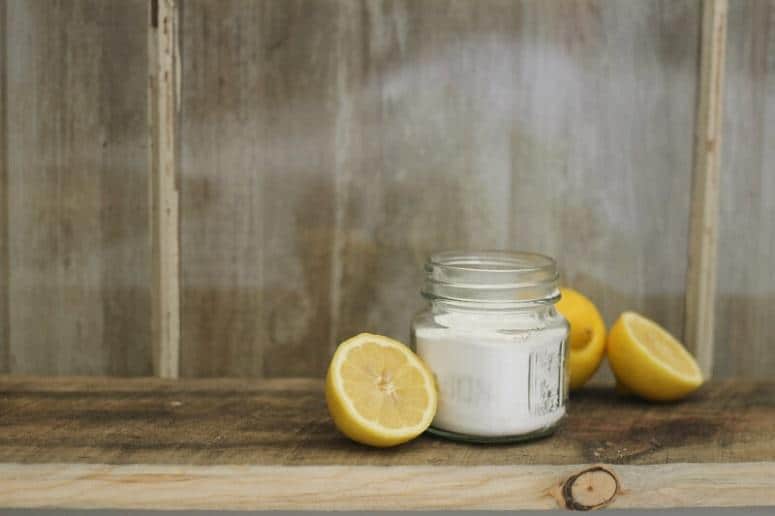 Clean Your Tub With Lemon