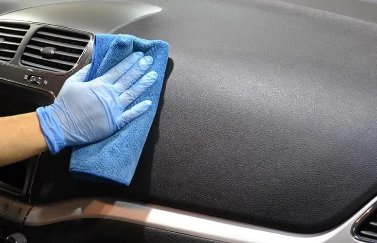 using vinyl  for car detailing