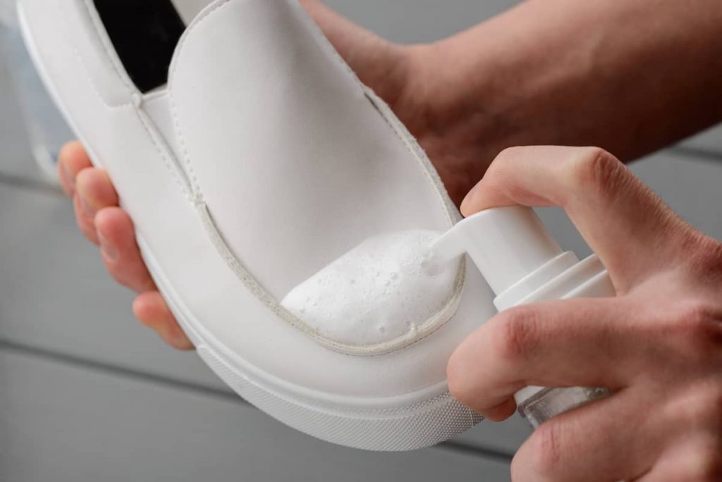 Cleaning white leather shoes correctly.